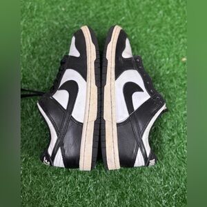 Nike Dunk Low
Big Kids' Shoes‎ Size 4Y